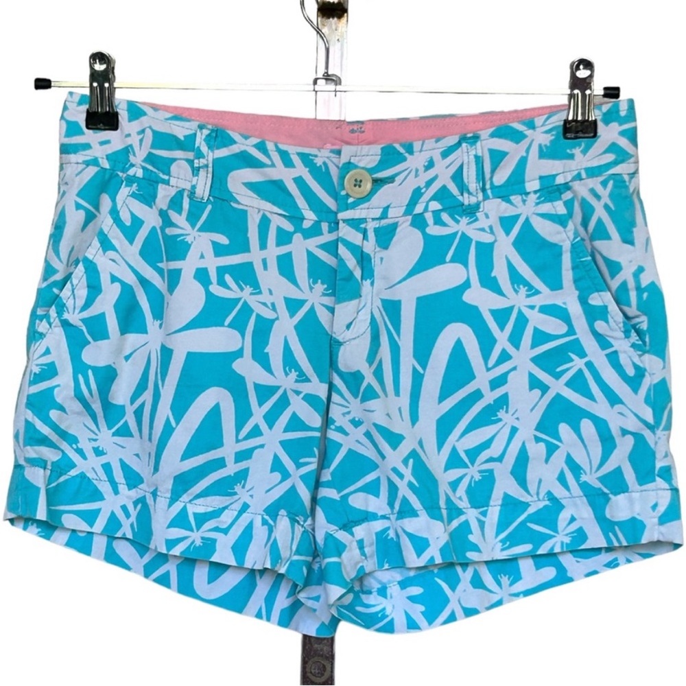 Lilly Pulitzer Zip Up Floral Print Shorts
Size 4